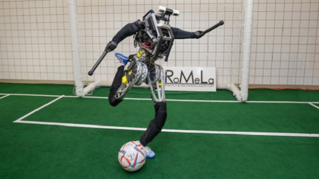 Ky robot cilësohet si futbollisti i së ardhmes! Është për të qeshur keq