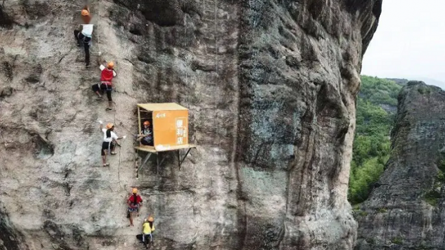 Ky është ndoshta dyqani më i papërshtatshëm në botë, një ‘shpëtim’ për alpinistët
