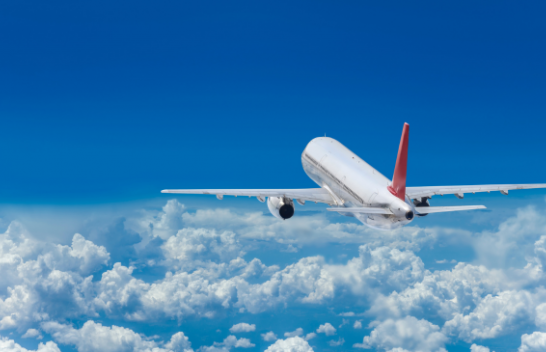 Pse aeroplanët arrijnë më shpejt në lindje sesa në perëndim?