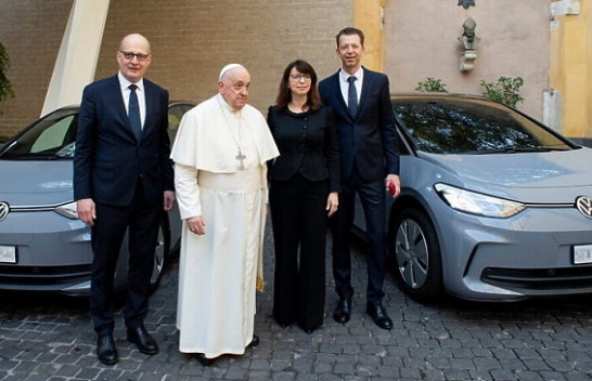 Lamtumirë Fiat! Edhe Papa Françesku kalon në vetura elektrike