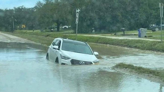 SHBA, moti i rëndë godet Florida, përmbytje dhe erëra të forta