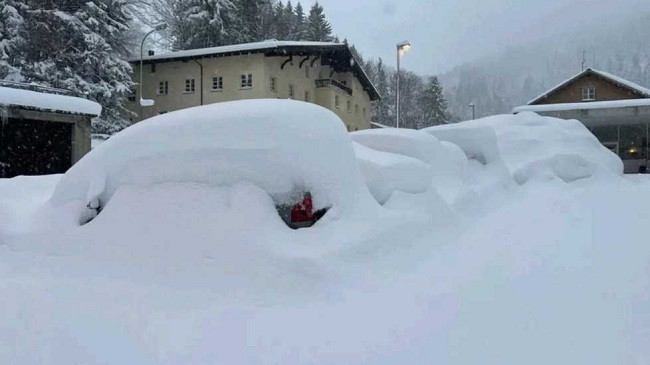 Bora arrin në dy metra në këtë vend të Evropës