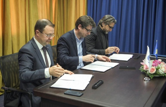 Nënshkruhet marrëveshja për efiçiencë të energjisë prë ndërtesat publike në Prishtinë