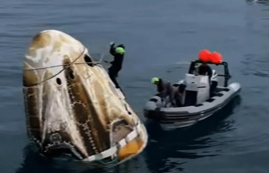 Zbarkon në brigjet e Floridës kapsula, përfshirë astronautin e parë turk