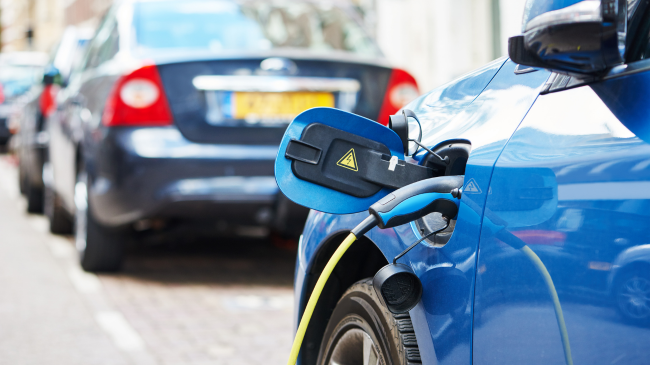 Sfidat e blerjes së veturës elektrike në Kosovë